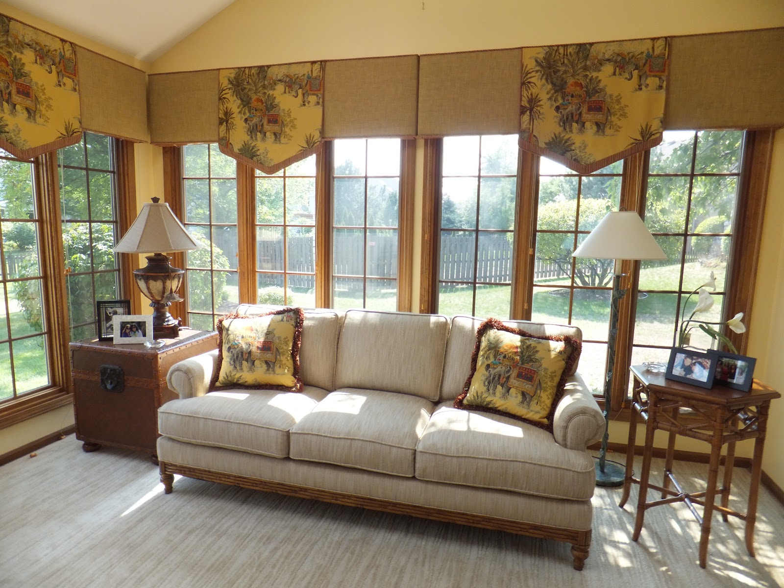 Deck Up Your Home With Curtains and Carpets