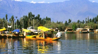 Relishing Boat Rides In Dal Lake and Visiting Hari Parbat, 2 Popular Srinagar Tourist Attractions
