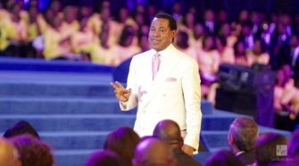 Crowd Ecstatic over Pastor Chris Oyakhilome’s Final Blessed Event of 2017