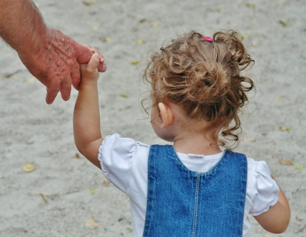 How to Raise A Confident Child? 12 Splendid Parenting Tips from Experts